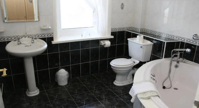 Пятиместный семейный люкс Doric Hotel