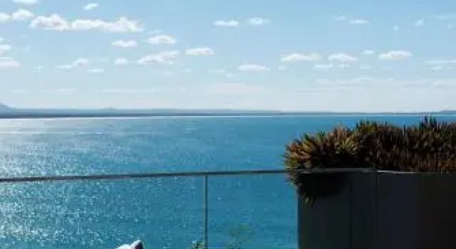 Hastings Park: Luxury Penthouse, Private Pool & Views, Забронировать Отель Отели Нуса-Хедс с бассейном, рядом с Нуса-Хилл, Бассейн
