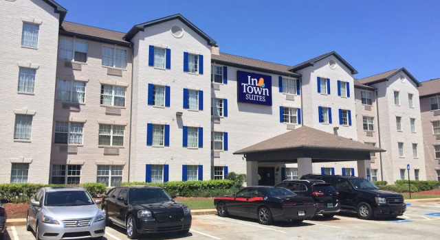 Crestwood Suites Marietta East Lake, Boek Hotel Hotels in Georgia met parkeren, Parkeren
