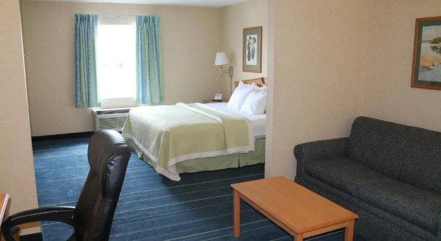 Люкс Days Inn & Suites by Wyndham Bridgeport - Clarksburg