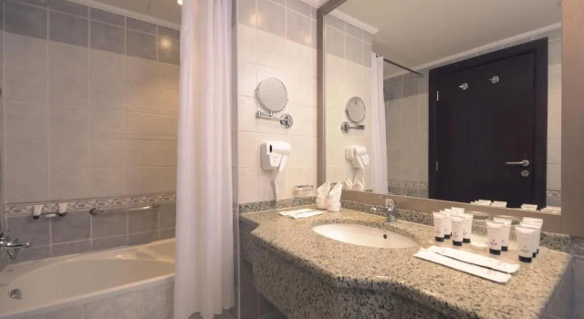 Трёхместный номер Standard SAJA By Warwick Madinah Hotel