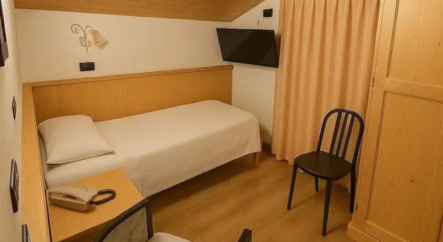 Hotel Bleis, Book Hotel Hoteller i Adamello Ski med morgenmad, Morgenmad