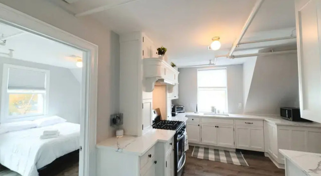 Water Access 5-bed 2-bath Retreat, Забронировать Дом для отпуска Хайаннис Полуостров Кейп-Код