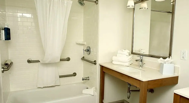 Двухместный люкс c 1 комнатой Four Points by Sheraton Midland