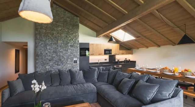 Апартаменты Chic Alpine Apartment With Shared Pool