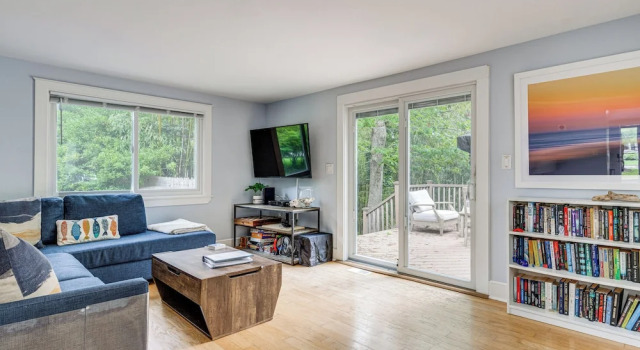 Коттедж Hamptons Vacation Rental w/ Saltwater Pool