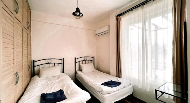 Flat With Roof Terrace and Sea View in Kyrenia, Rezervați Hotel Agios Amvrosios Cipru