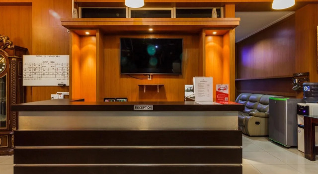 RedDoorz Premium @ Ampera Raya 2, Book Hotel Jakarta Jakarta Province