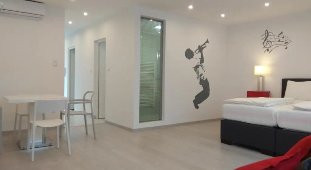 Апартаменты c 1 комнатой Broadway Center Rooftop View Apartment