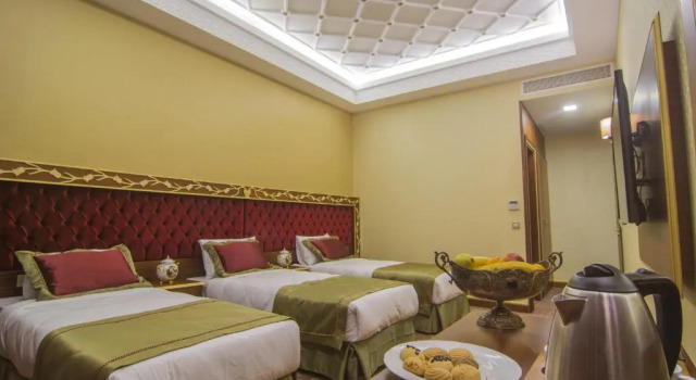 Трёхместный номер Standard MB Deluxe Hotel