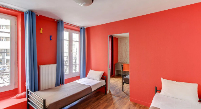 Кровать в общем номере (женский номер) Хостел Le Montclair Montmartre by River