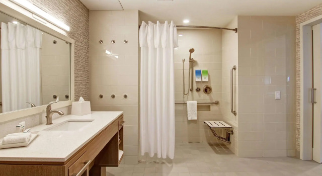 Двухместный люкс Home2 Suites By Hilton Montreal Dorval