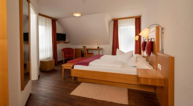 Hotel Krone, Забронировать Отель Неллинген Swabian Alps