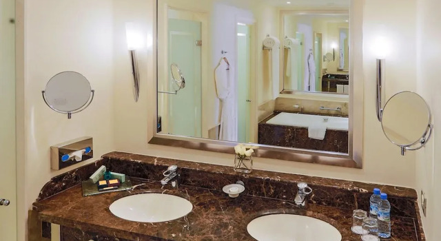 Двухместный номер Superior L Amphitrite Palace Beach Resort & Spa