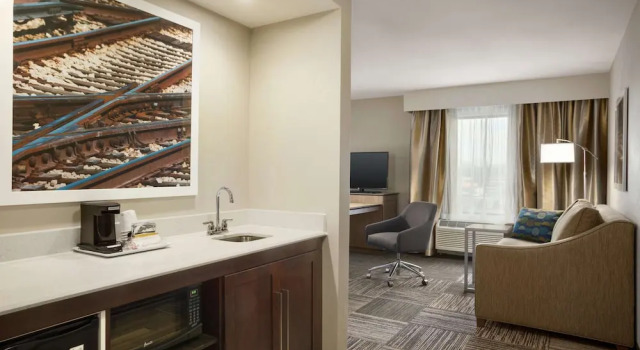 Четырёхместная студия Hampton Inn & Suites Minooka