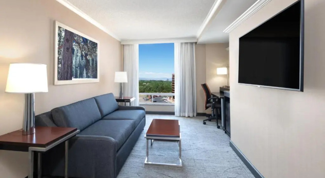 Люкс DoubleTree by Hilton Denver Cherry Creek, CO