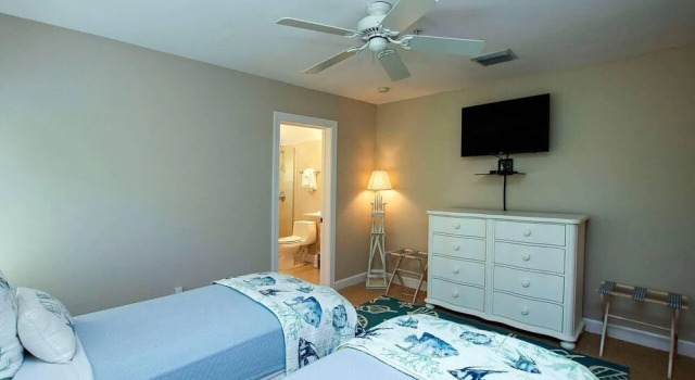 Hakuna Matata - Island Escape! Captiva Waterfront! 5 Bedroom Home