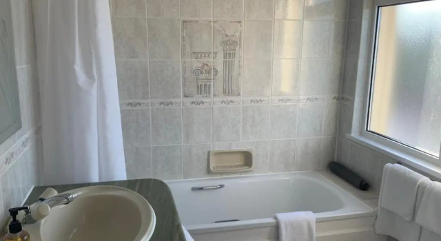 Трёхместный номер Standard Marina Metro Hotel
