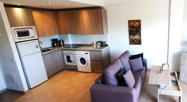 Апартаменты Skol 427 Spacious 1 Bedroom Apartment with Sea Views