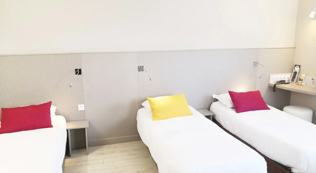 Трёхместный номер Comfort Brit Hotel Lille Centre