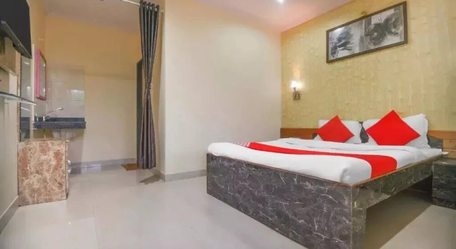 OYO 75800 The Royal Mini Resort, Забронировать Мини-отель Отели штата Махараштры с бассейном, Бассейн