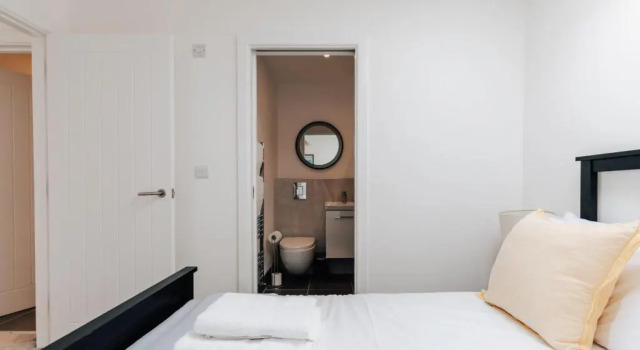 Redland Stay In Bespoke Home 2 of 2