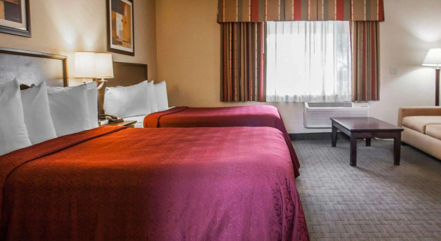 Четырёхместный люкс Quality Inn & Suites Anaheim at the Park