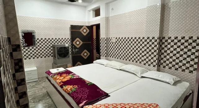 Трёхместный номер Standard с балконом и с видом на город Thakur Ji P. Guest House By GRB