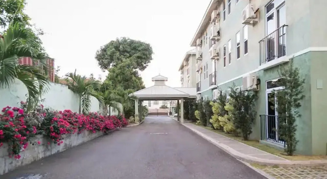 Апартаменты 1-bed Smart Access Condo Near Bob Marley Museum