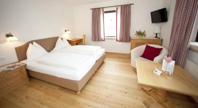 Hotel Pension Theresia, Rezerwuj Hotel Hotele w Salzburg z parkingiem, Parking