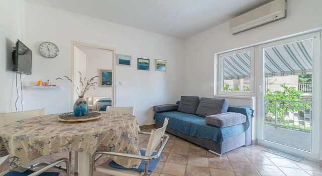 Cozy Apartment in Biograd for Maximum 4 Guests - 3 Minutes Walk to the Beach!, Забронировать Апартаменты/квартира Отели Биоград-на-Мору с парковкой, рядом с Частный Пляж «Кемп Сенди», Парковка