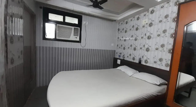 Hotel Aaiye Lodging & Boarding By WB Inn