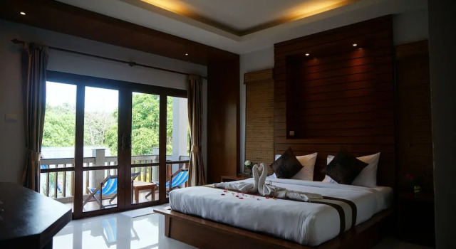 Двухместный номер Deluxe с балконом Lanta Intanin Resort - SHA Extra Plus