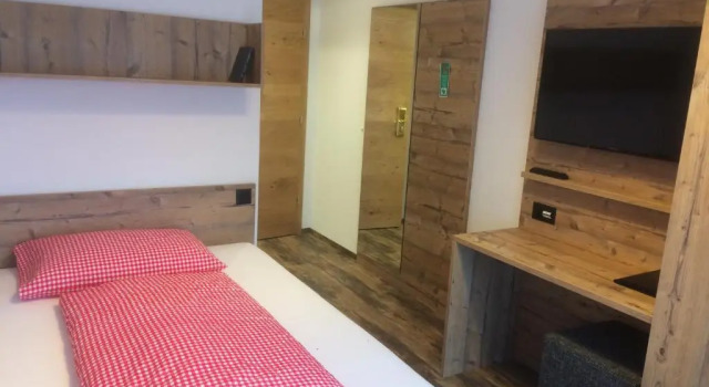 Piz Ot, Book Hotel Samnaun Engadin
