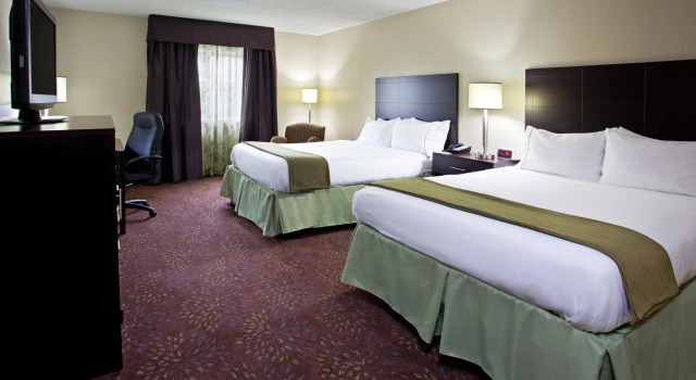 Четырёхместный номер Standard Holiday Inn Express Hotel & Suites Pittsburgh Airport by IHG