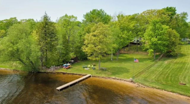 Коттедж Waterfront Paradise Lake Cottage w/ Private Dock!