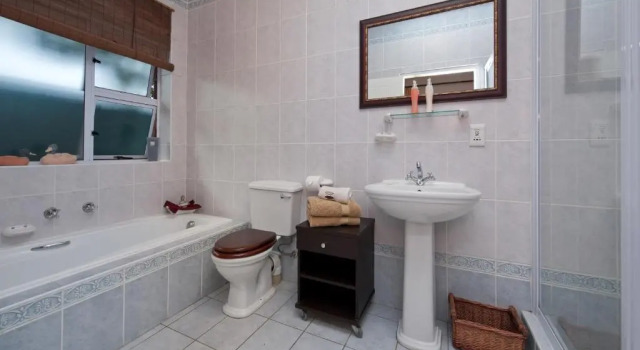Студия Brown Jug Guest House
