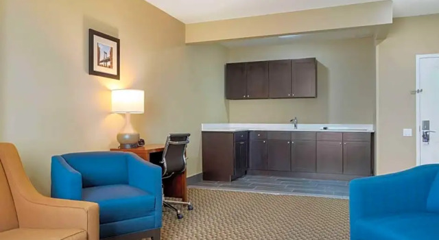 Люкс Comfort Inn & Suites near JFK Air Train
