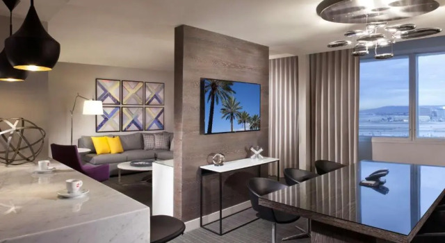 Четырёхместный люкс c 1 комнатой Hyatt Regency Los Angeles International Airport