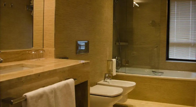 Трёхместный номер Claridge Madrid