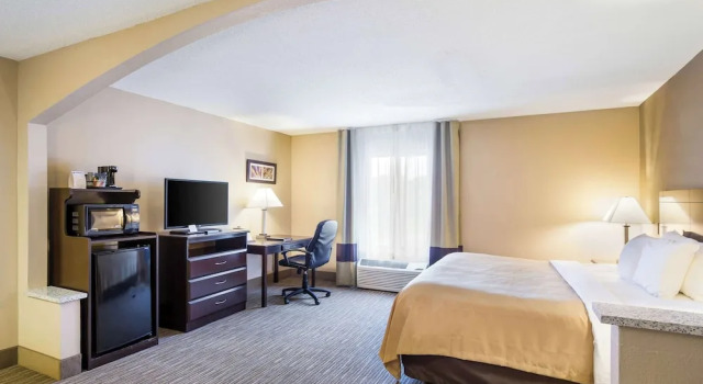 Двухместный люкс c 1 комнатой Quality Inn I-70 Near Kansas Speedway