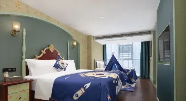 Семейный тент Morning Hotel, Changsha Avenue Metro Station High -speed Railway Station