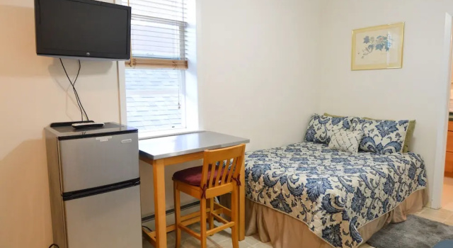 Студия Brown & Hawkins Historical Apartments