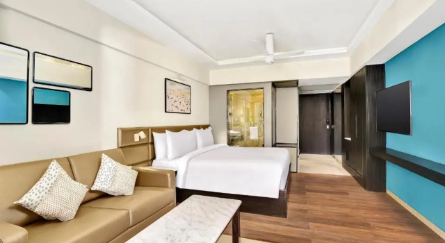 Номер Premium с балконом и с видом на бассейн Radisson Resort Goa Baga