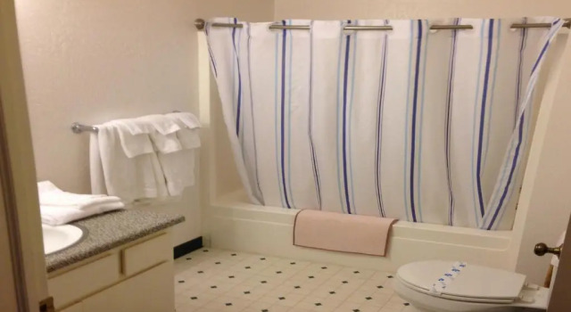 Четырёхместный номер Standard с видом на сад StrawberryInn River Front Resort