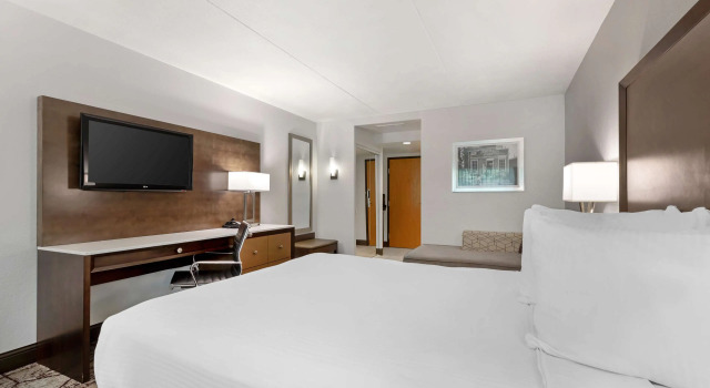 Двухместный номер Standard с видом на бассейн Best Western Plus Longbranch Hotel & Convention Center