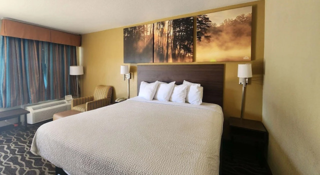 Двухместный номер Accessible Days Inn by Wyndham Leesville
