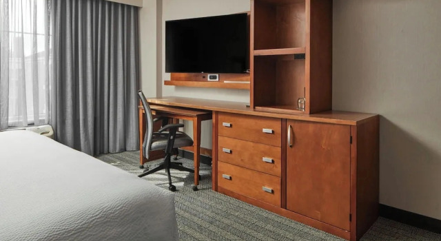Двухместный номер Standard oceanfront Courtyard by Marriott Charlottesville - University Medical Center