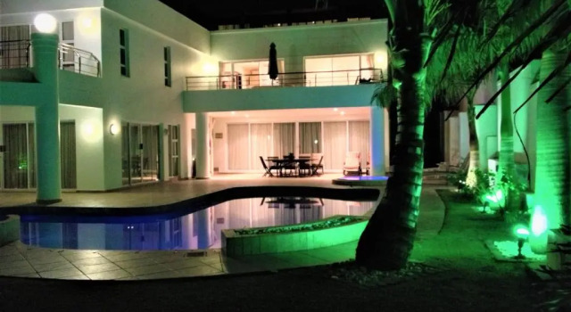 Апартаменты Seashelles Self-catering Apartment
