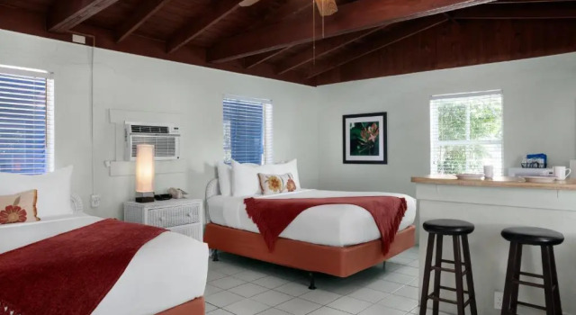 Четырёхместный номер Standard Southwinds Motel